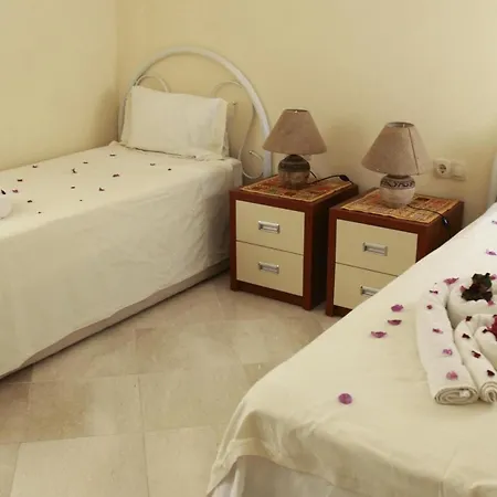 Βίλα Luxury 4 Bedroom Sea Front With Private Pool