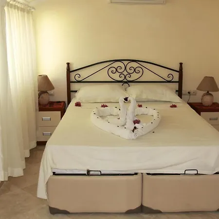 Luxury 4 Bedroom Sea Front With Private Pool Βίλα *