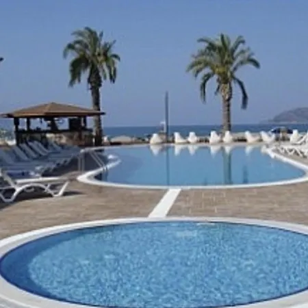 Luxury 4 Bedroom Sea Front With Private Pool