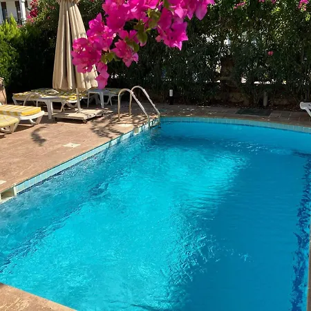 Luxury 4 Bedroom Sea Front With Private Pool Вилла